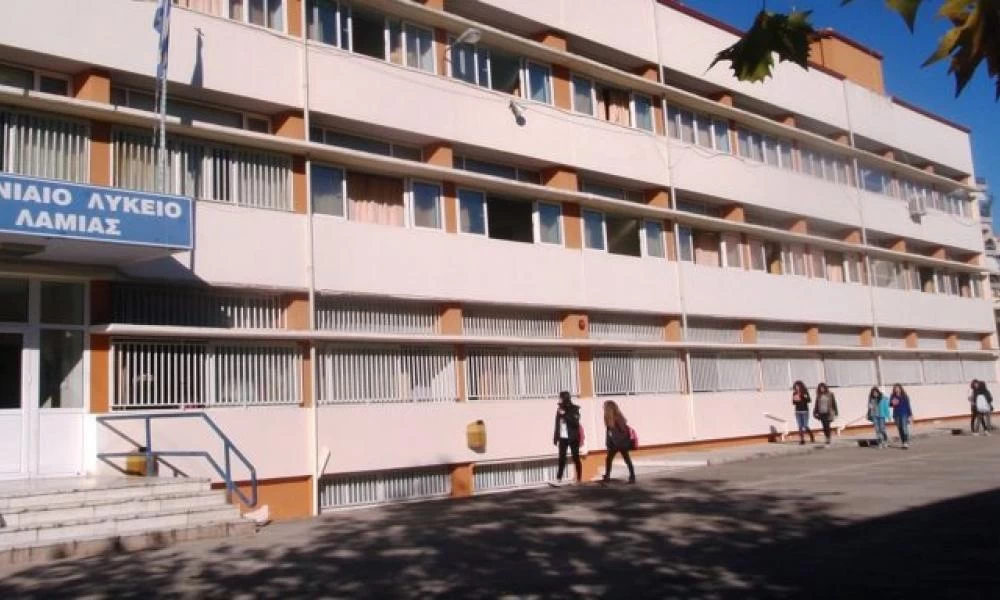 Ράγισαν καρδιές στο τελευταίο αντίο στον 15χρονο Κωνσταντίνο